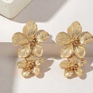 Share Gold Color Flower shaped earrings for women